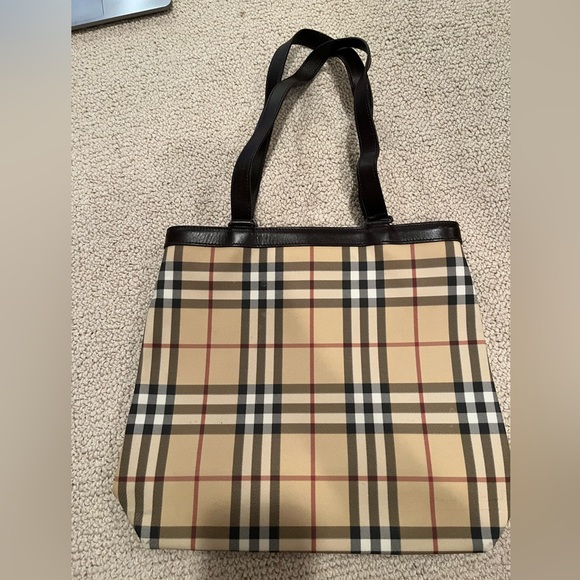Authentic Burberry Vintage Novacheck Tote - Picture 2 of 4